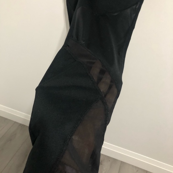 Black Fabletics mesh panel leggings - Picture 5 of 9